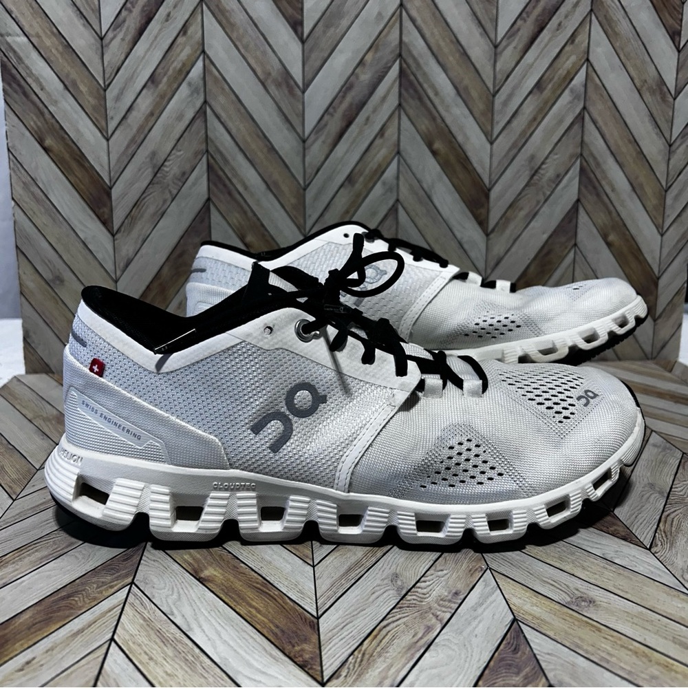 On Cloud X Training Shoes – Women’s Size 9.5 – White/Black